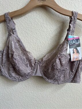 NWT Bali Lace Underwire Bra in Taupe-Mauve